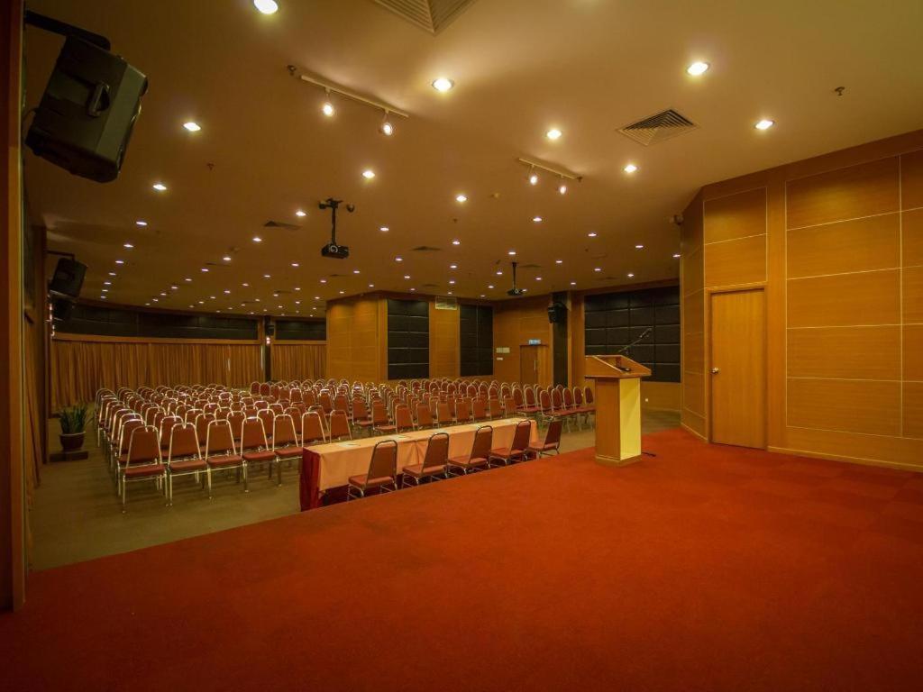 Hotel Continental Penang Джордж Таун Екстериор снимка