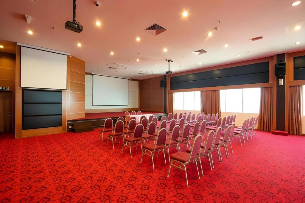 Hotel Continental Penang Джордж Таун Екстериор снимка