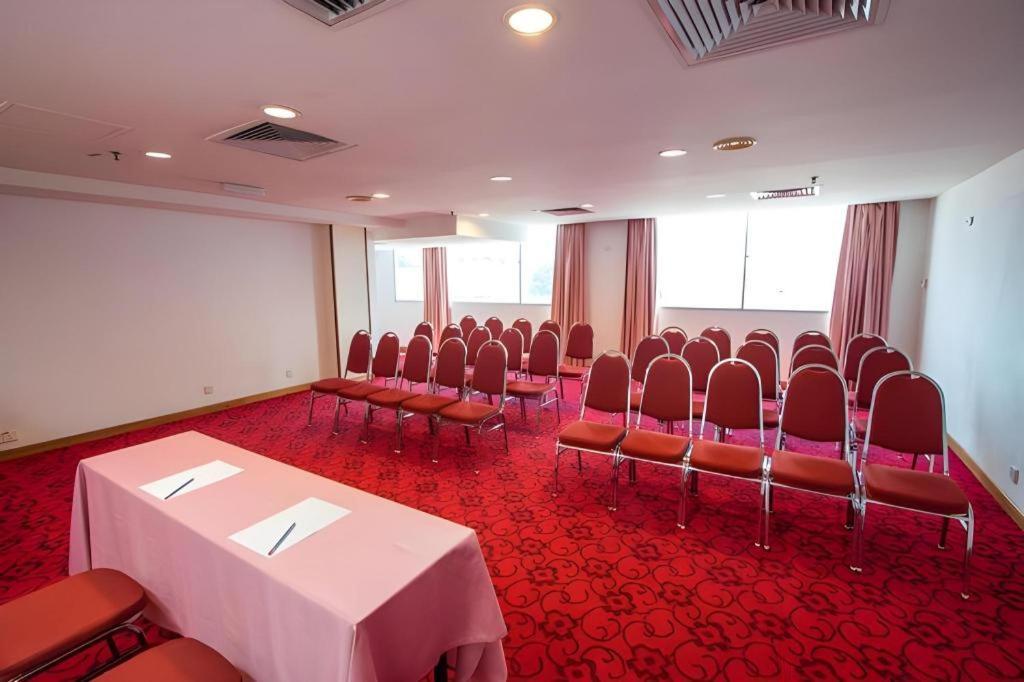 Hotel Continental Penang Джордж Таун Екстериор снимка