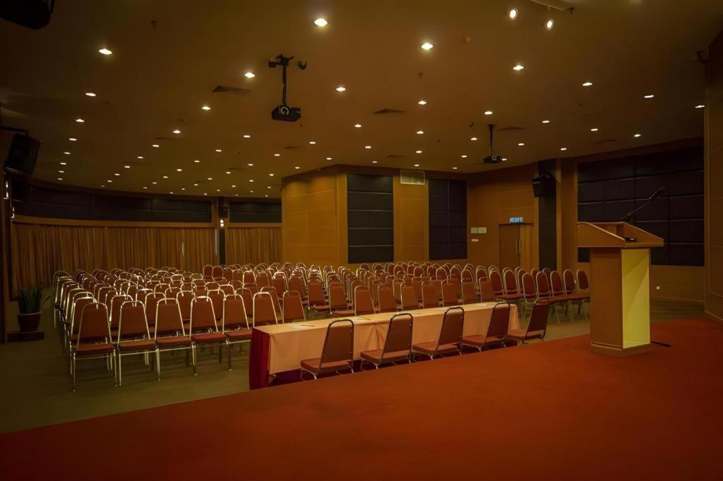 Hotel Continental Penang Джордж Таун Екстериор снимка
