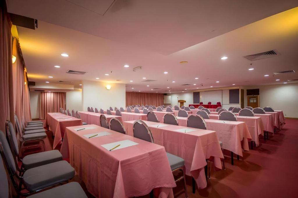 Hotel Continental Penang Джордж Таун Екстериор снимка