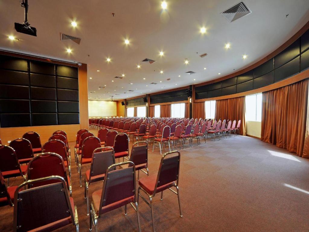 Hotel Continental Penang Джордж Таун Екстериор снимка