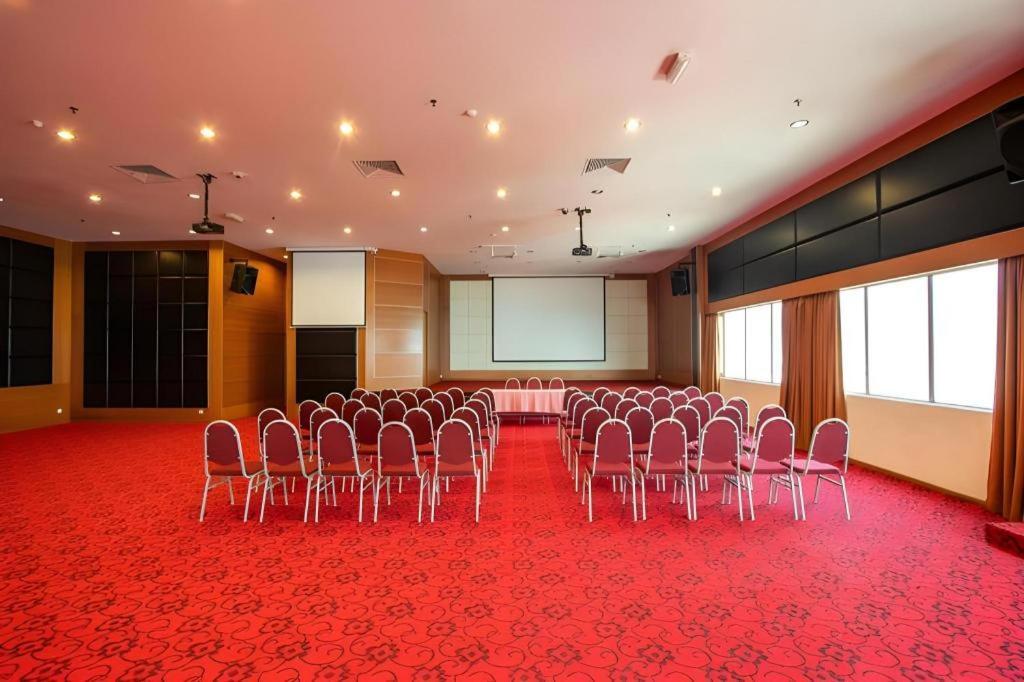 Hotel Continental Penang Джордж Таун Екстериор снимка