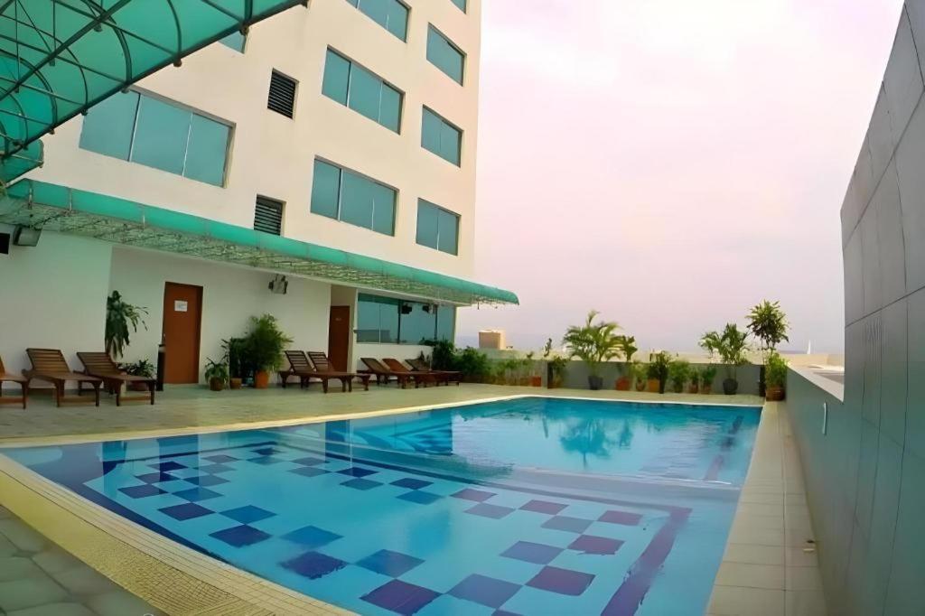 Hotel Continental Penang Джордж Таун Екстериор снимка