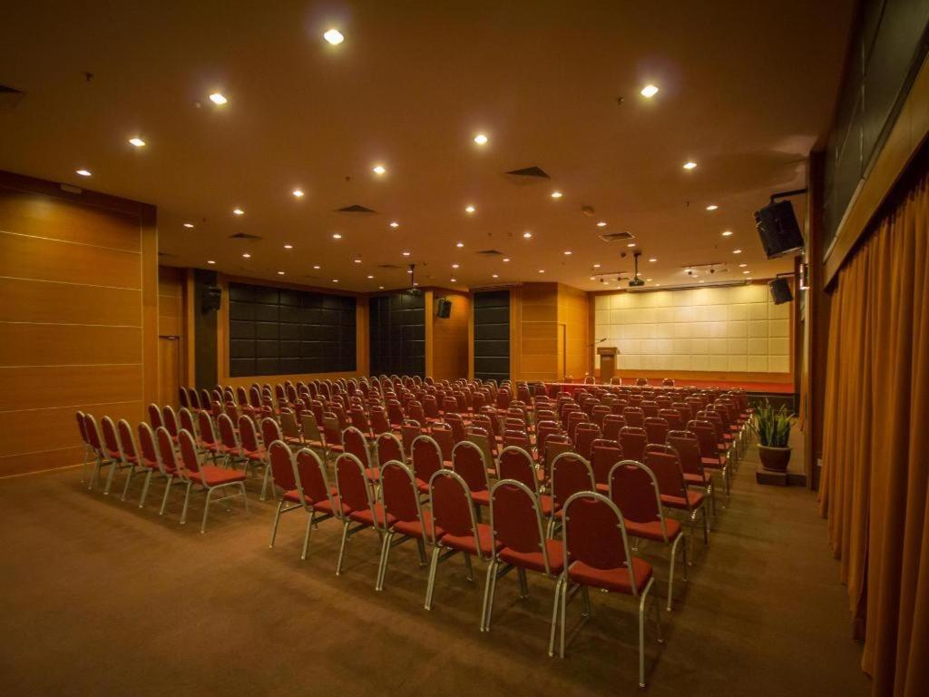 Hotel Continental Penang Джордж Таун Екстериор снимка