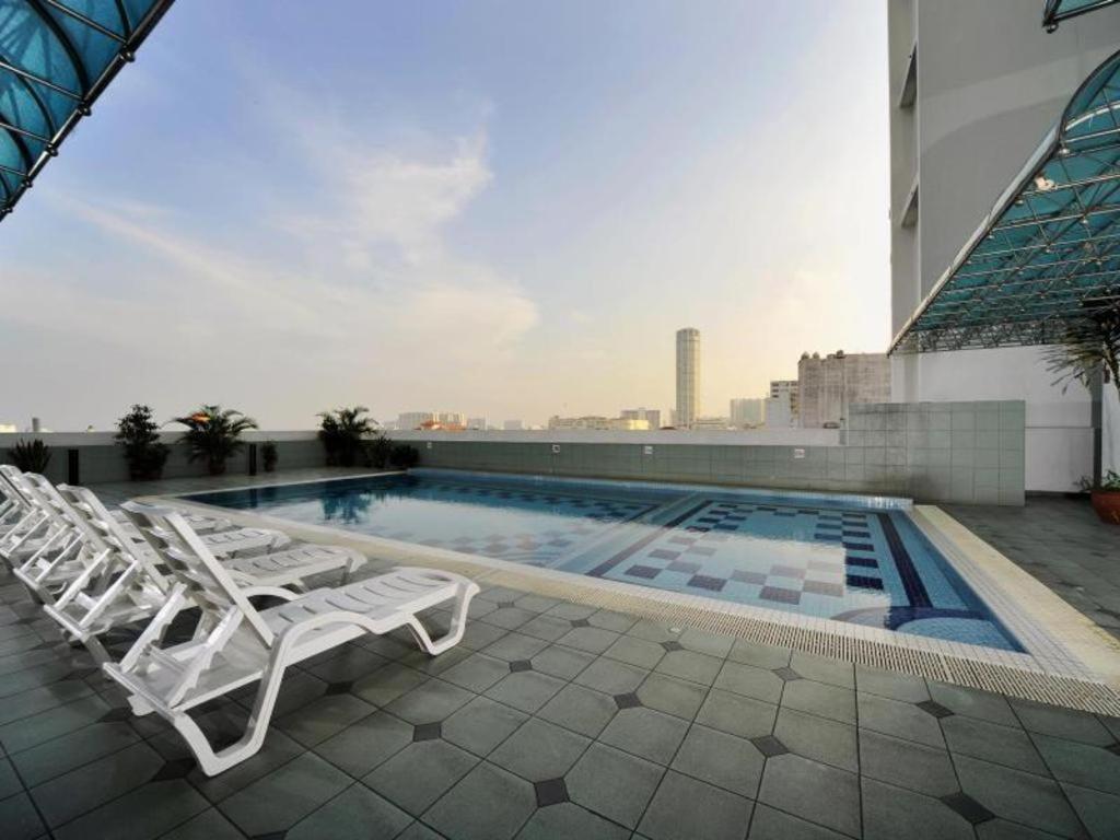 Hotel Continental Penang Джордж Таун Екстериор снимка