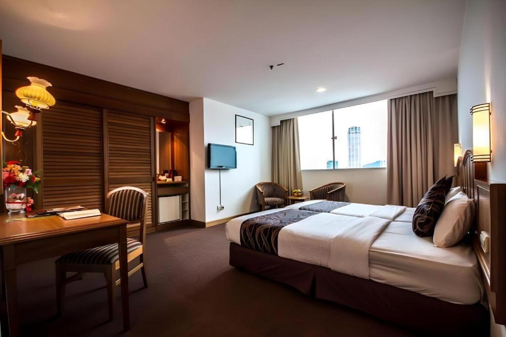 Hotel Continental Penang Джордж Таун Екстериор снимка