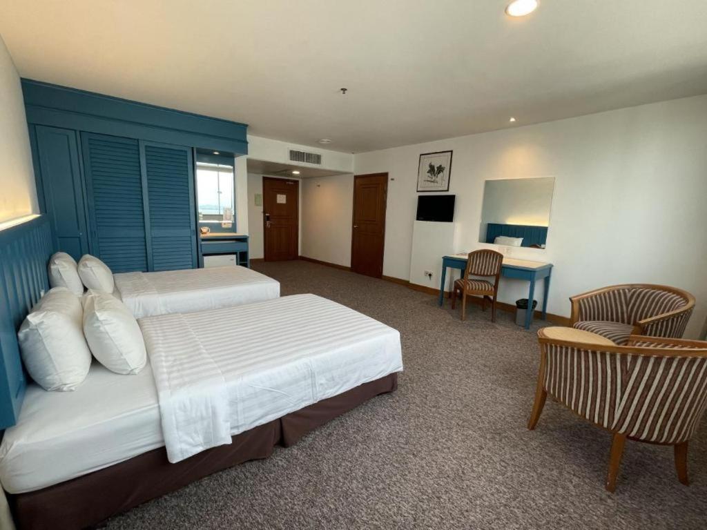 Hotel Continental Penang Джордж Таун Екстериор снимка