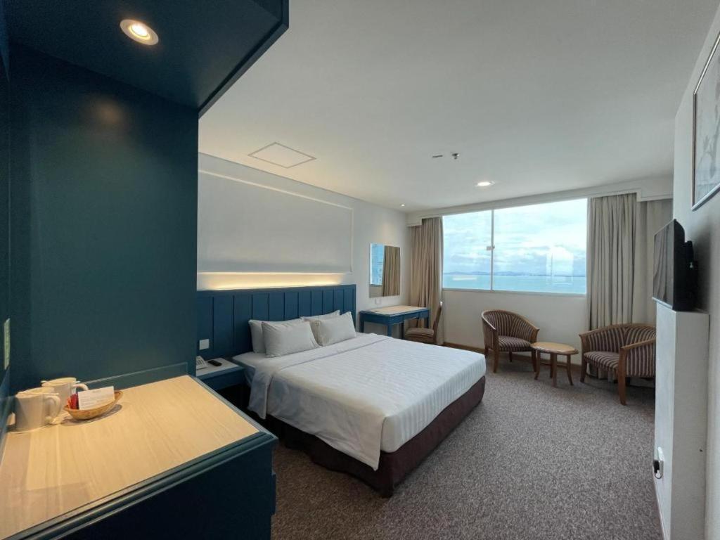 Hotel Continental Penang Джордж Таун Екстериор снимка