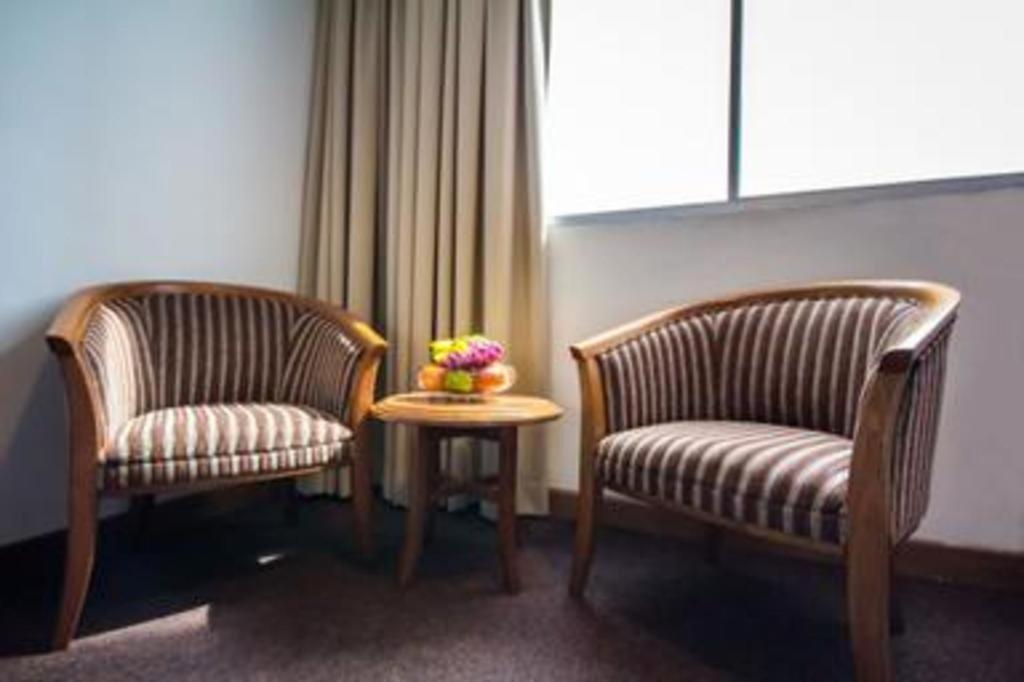 Hotel Continental Penang Джордж Таун Екстериор снимка