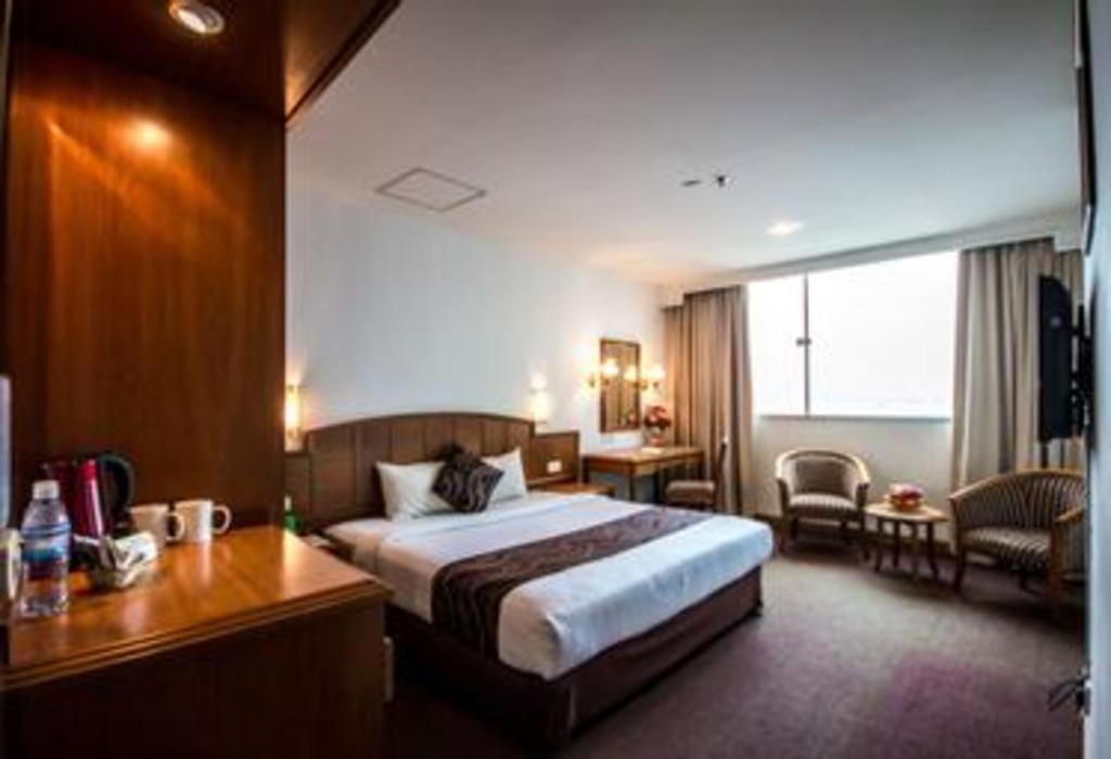 Hotel Continental Penang Джордж Таун Екстериор снимка