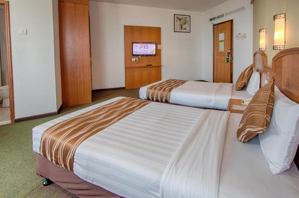 Hotel Continental Penang Джордж Таун Екстериор снимка
