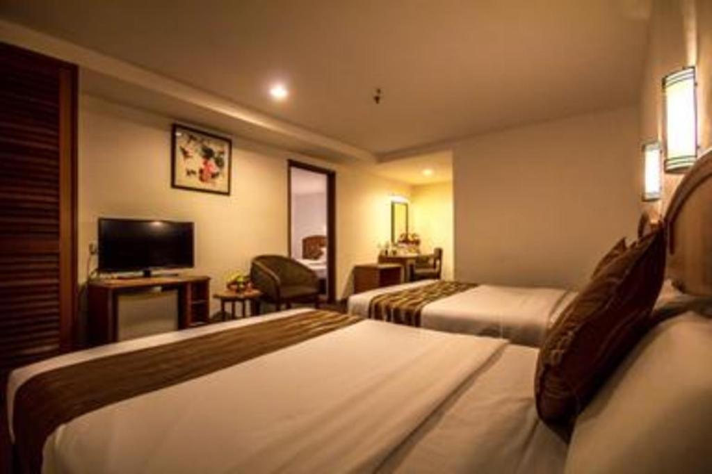 Hotel Continental Penang Джордж Таун Екстериор снимка