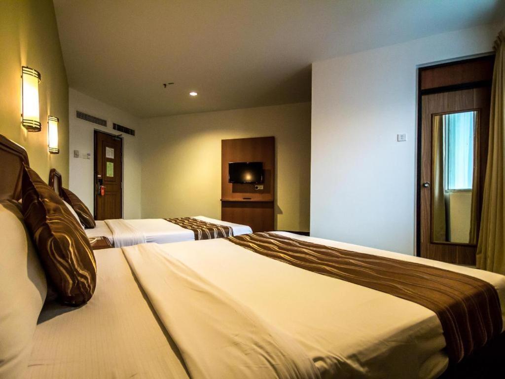 Hotel Continental Penang Джордж Таун Екстериор снимка