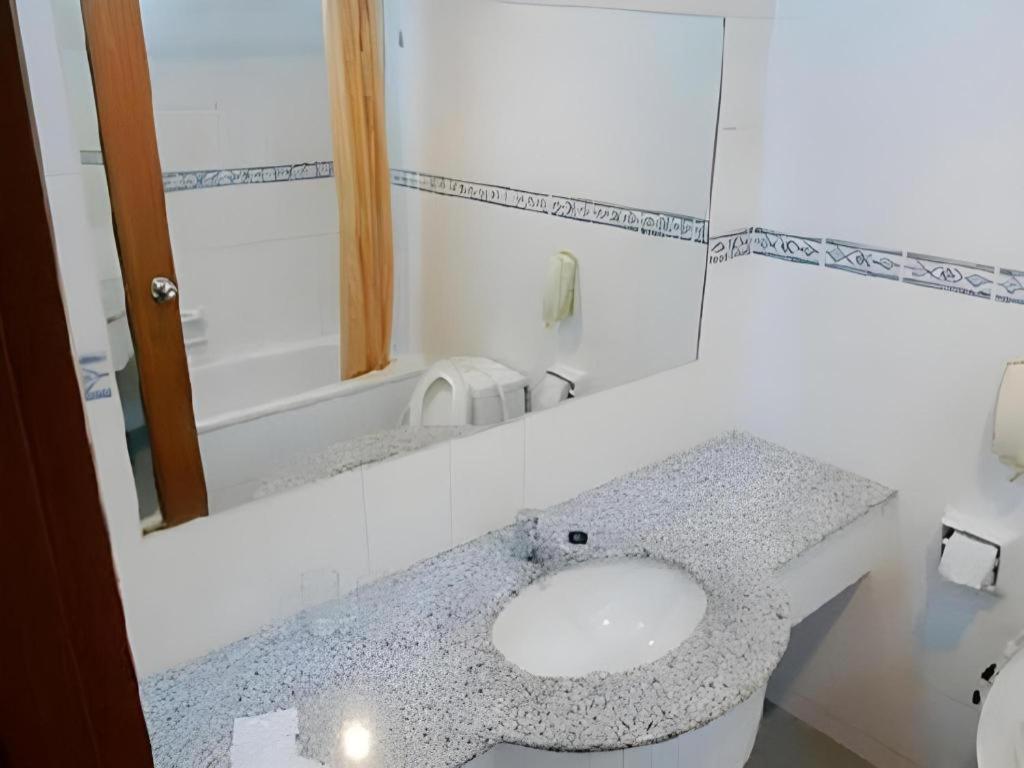 Hotel Continental Penang Джордж Таун Екстериор снимка