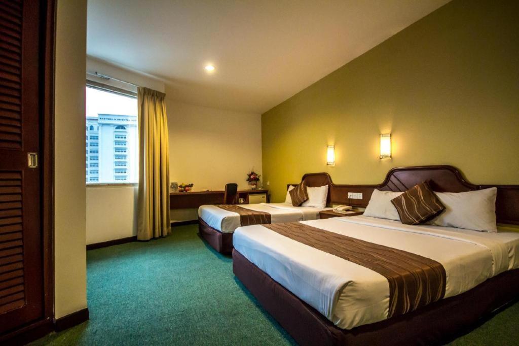 Hotel Continental Penang Джордж Таун Екстериор снимка