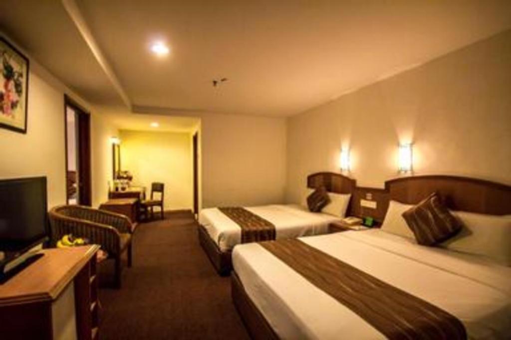 Hotel Continental Penang Джордж Таун Екстериор снимка