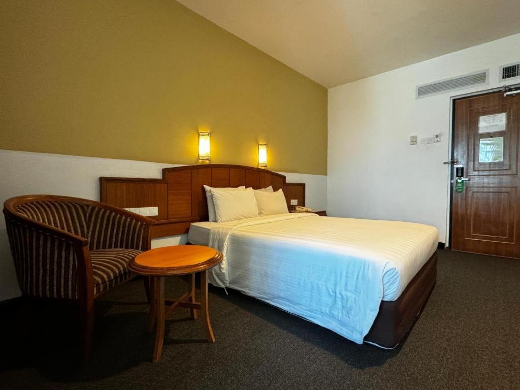 Hotel Continental Penang Джордж Таун Екстериор снимка