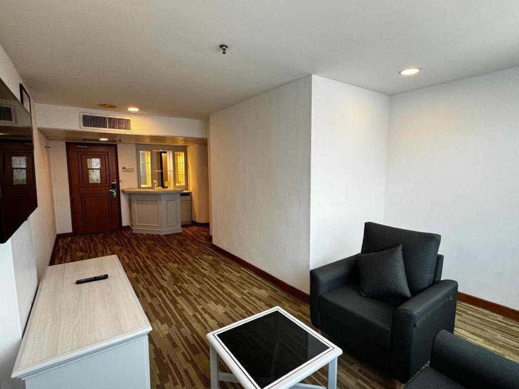 Hotel Continental Penang Джордж Таун Екстериор снимка