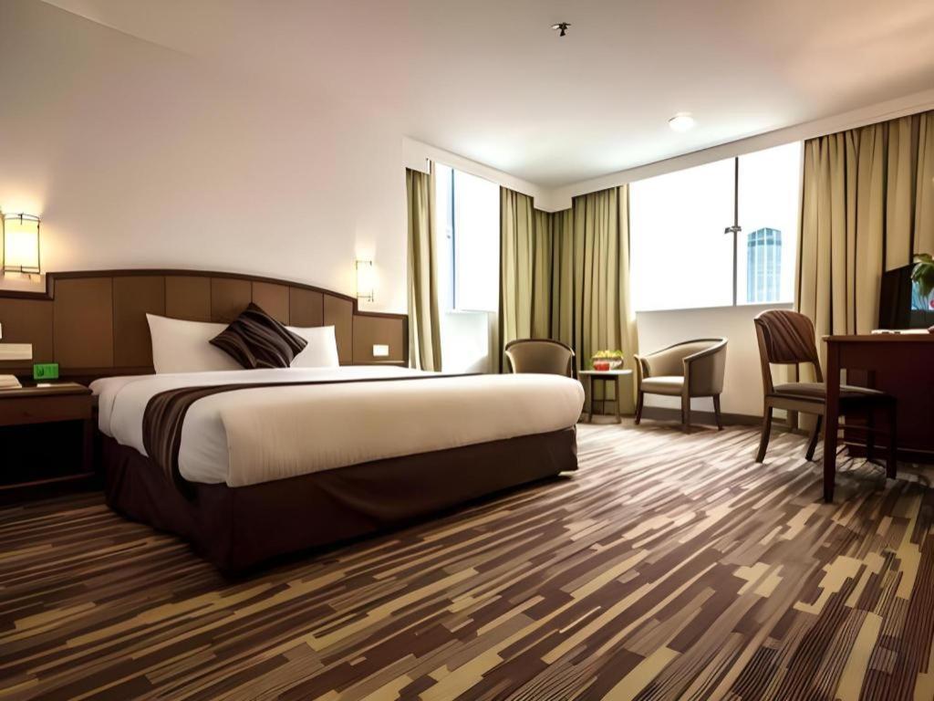 Hotel Continental Penang Джордж Таун Екстериор снимка