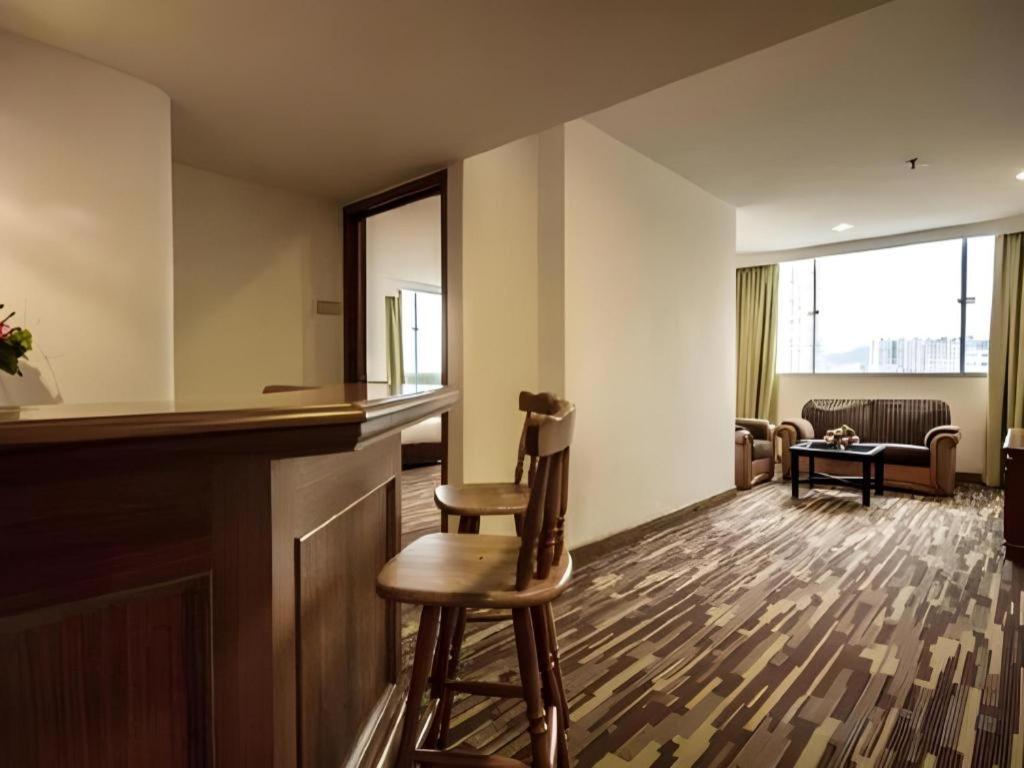 Hotel Continental Penang Джордж Таун Екстериор снимка