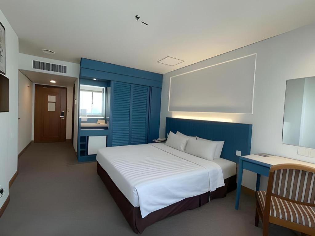 Hotel Continental Penang Джордж Таун Екстериор снимка